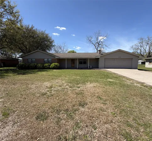$199,999 | 1532 Sunny Acres, Winnie, TX 77665