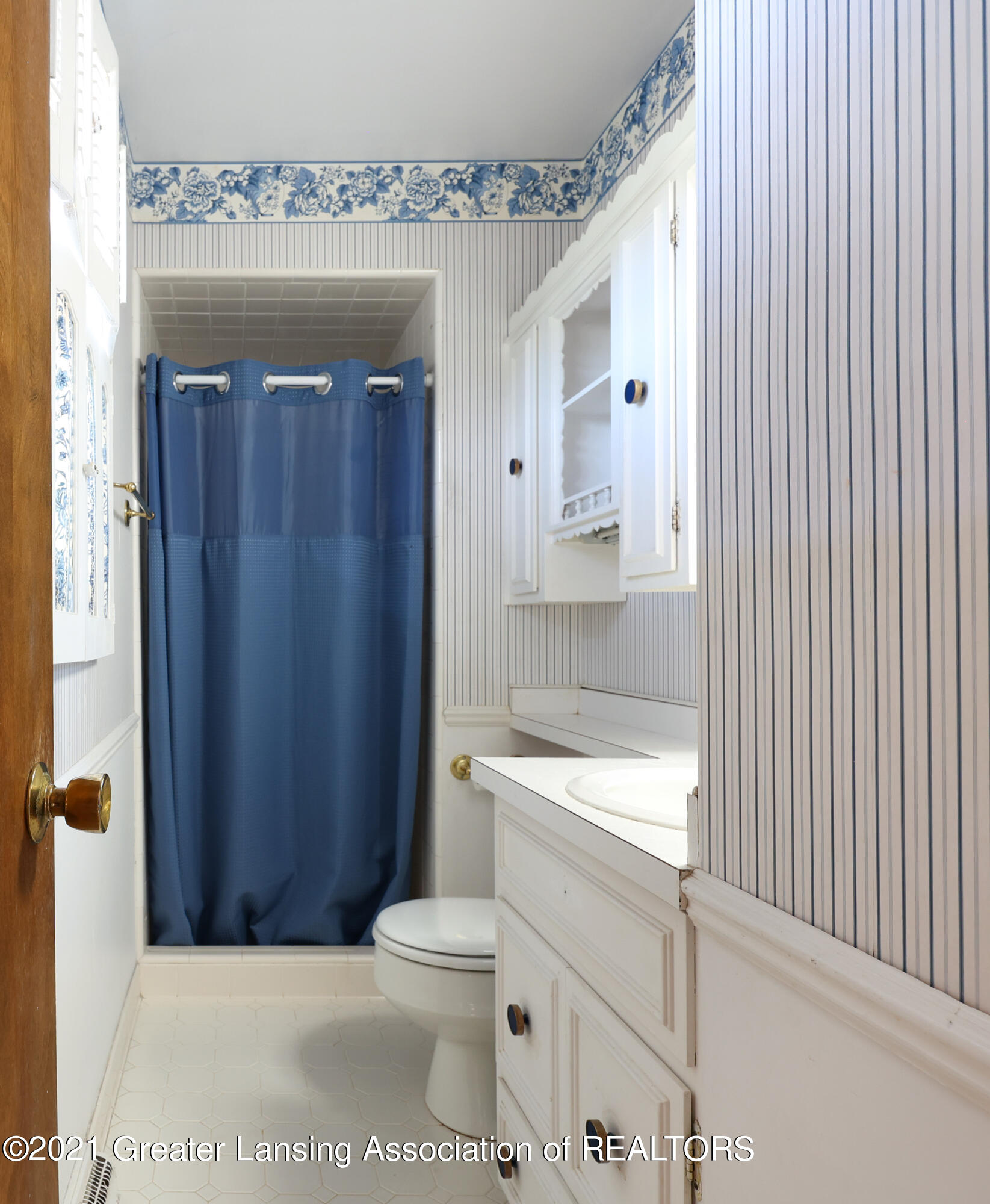 5320 Greenbriar Road Lansing, MI 48917 - Photo 14 of 21 Primary bath