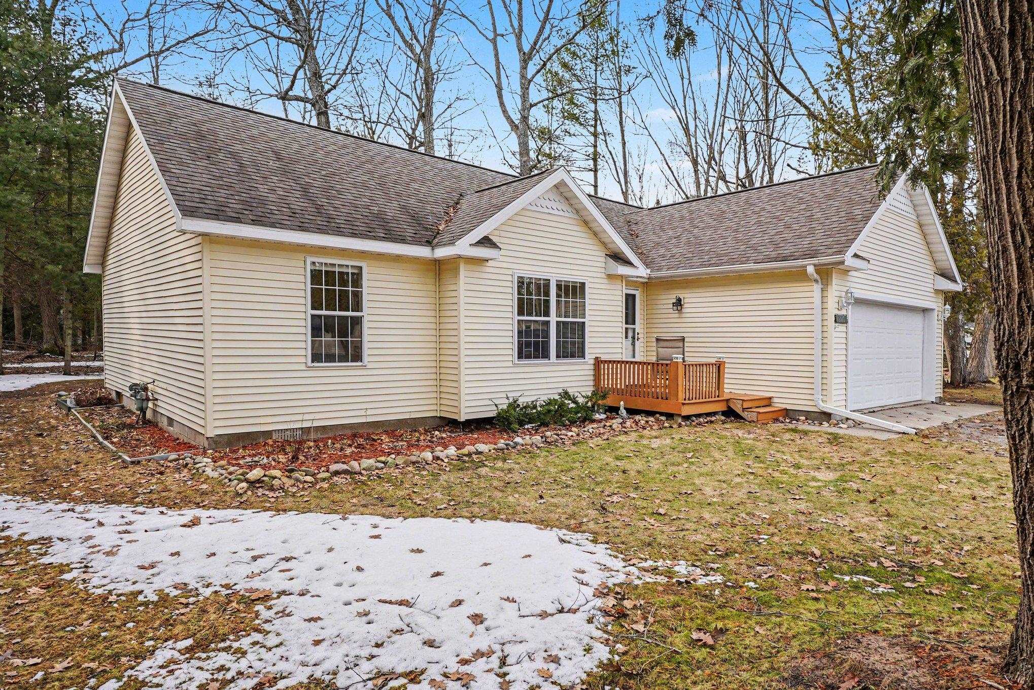 6655 Woodlea Road Oscoda, MI 48750 - Photo 3 of 33