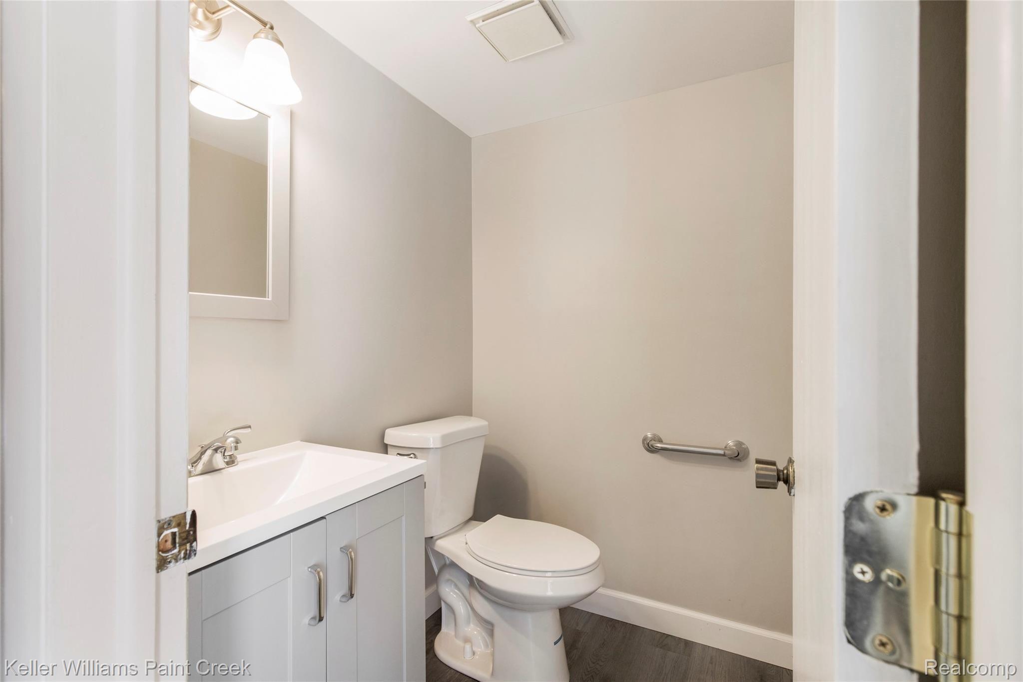 23183 Farmington Road Farmington, MI 48336 - Photo 12 of 24 12.jpg