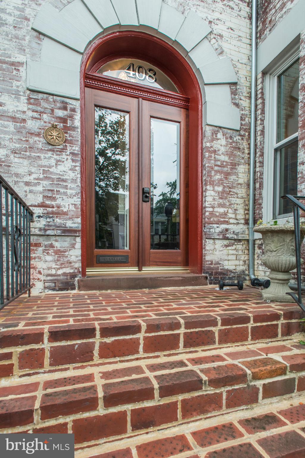 408 6th Street Southeast, Unit 3 Washington, DC 20003 - Photo 1 of 13 a front view of a house with a garden