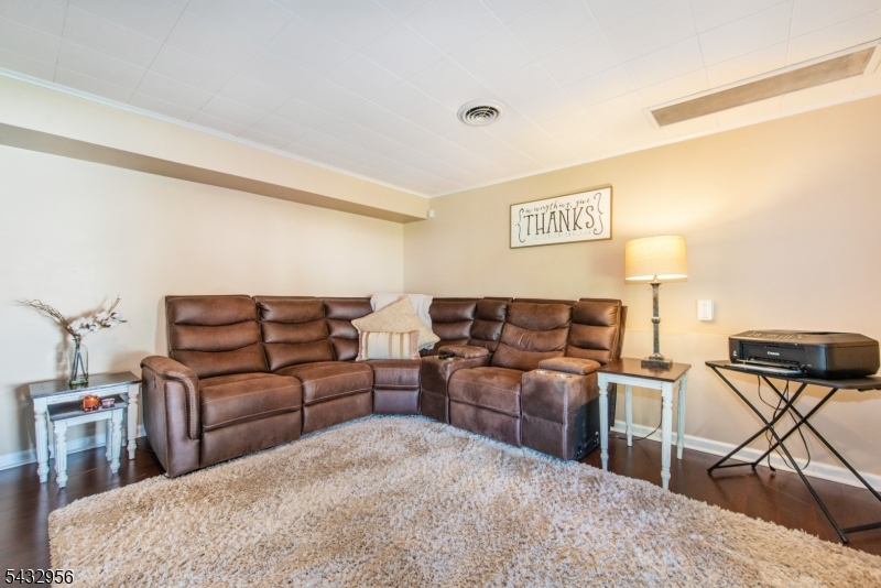 3 Knoll Road Fairfield, NJ 07004 - Photo 26 of 38