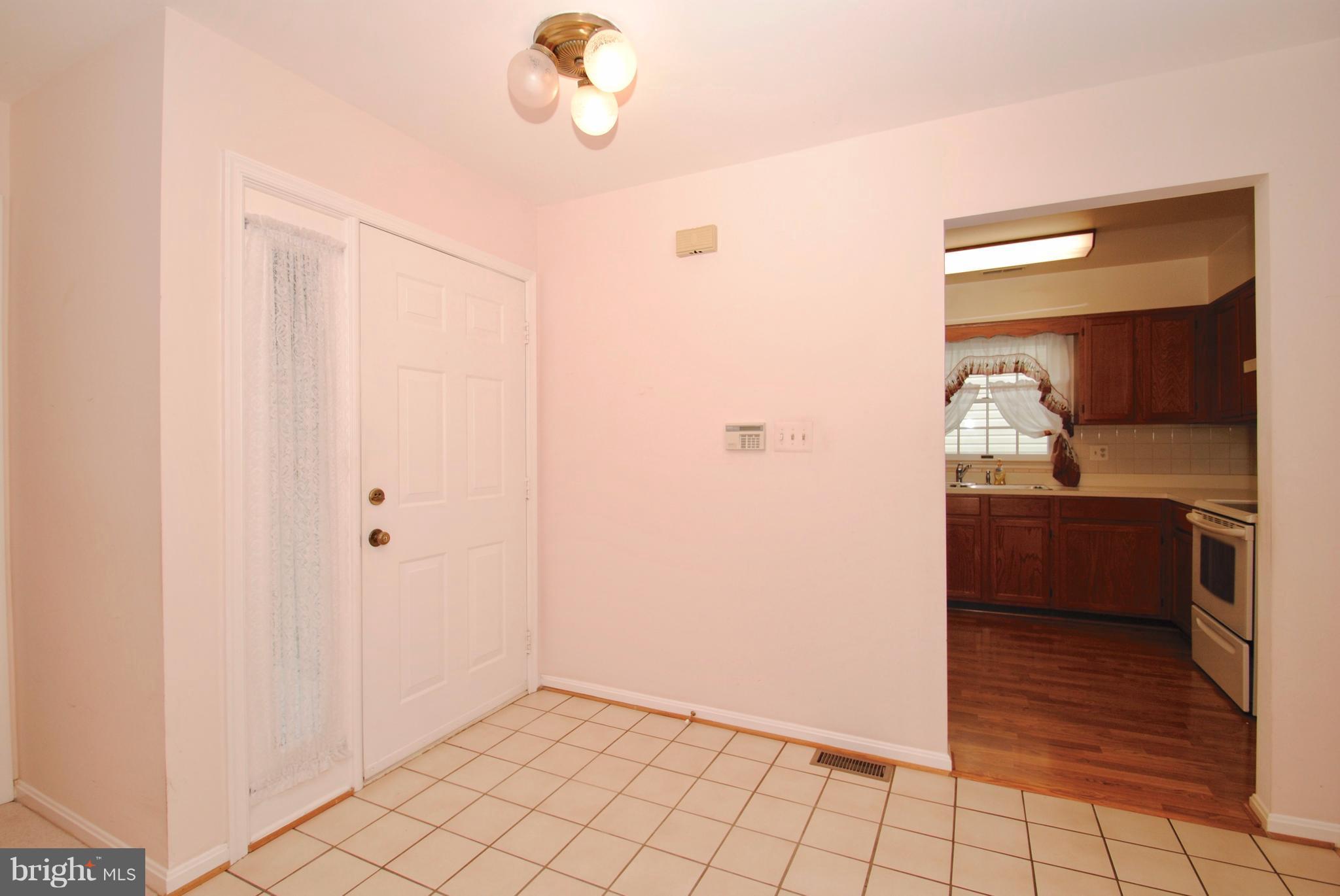 879 Rudder Way Annapolis, MD 21401 - Photo 13 of 29 Entrance Foyer