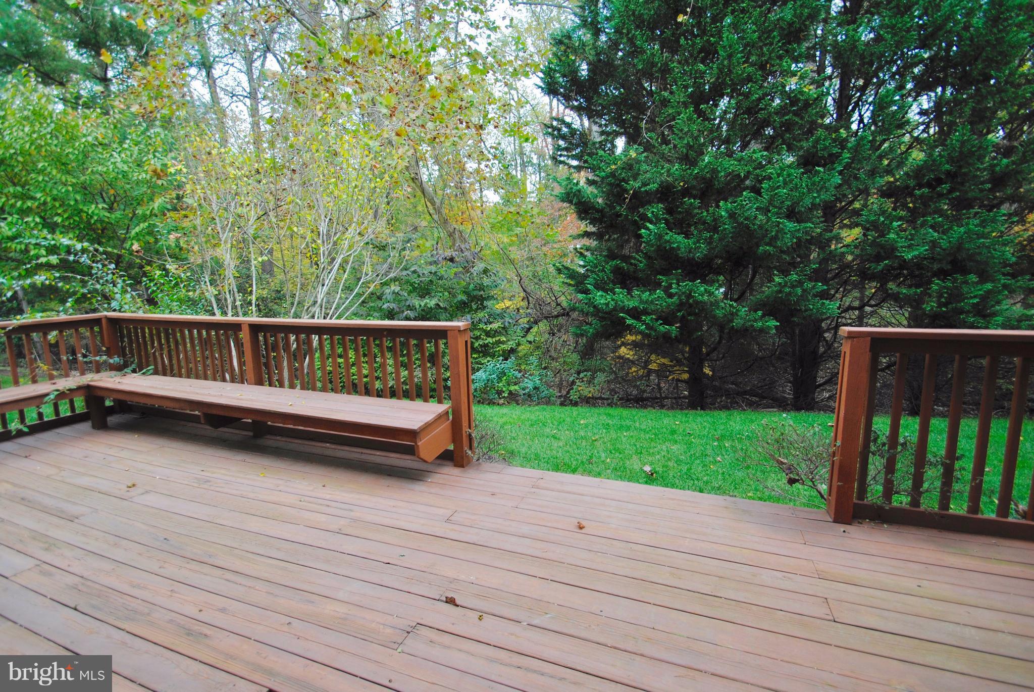 879 Rudder Way Annapolis, MD 21401 - Photo 3 of 29 Deck with bench seating