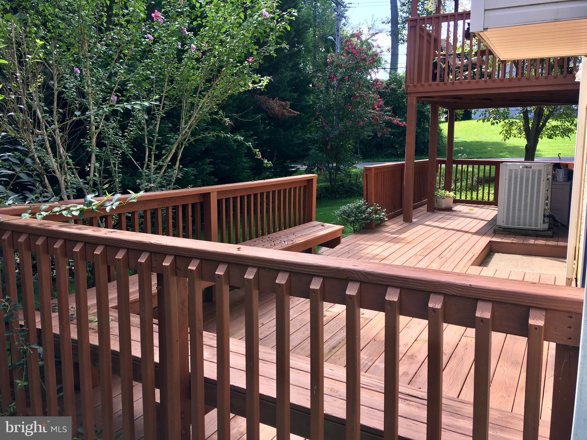 879 Rudder Way Annapolis, MD 21401 - Photo 25 of 29 Deck w/ bench seating