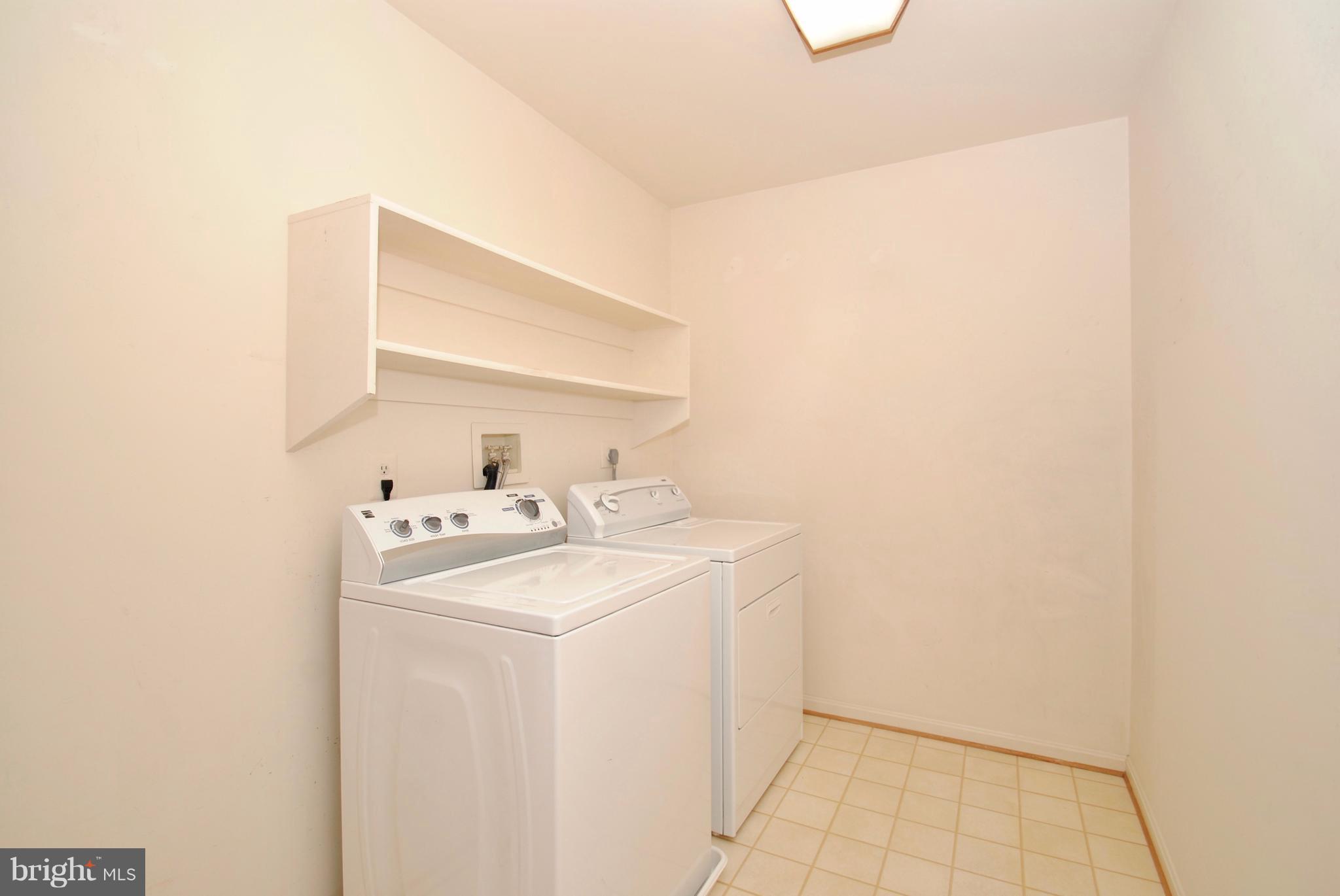 879 Rudder Way Annapolis, MD 21401 - Photo 27 of 29 Laundry room