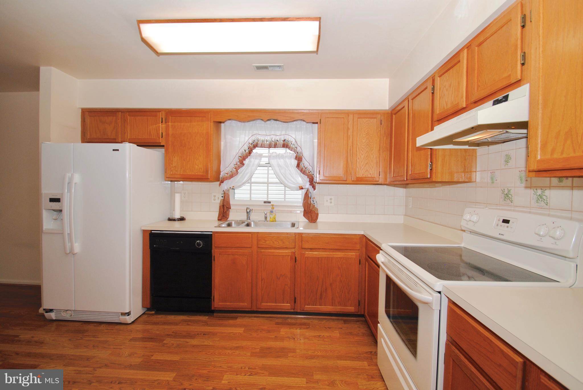 879 Rudder Way Annapolis, MD 21401 - Photo 6 of 29 Kitchen