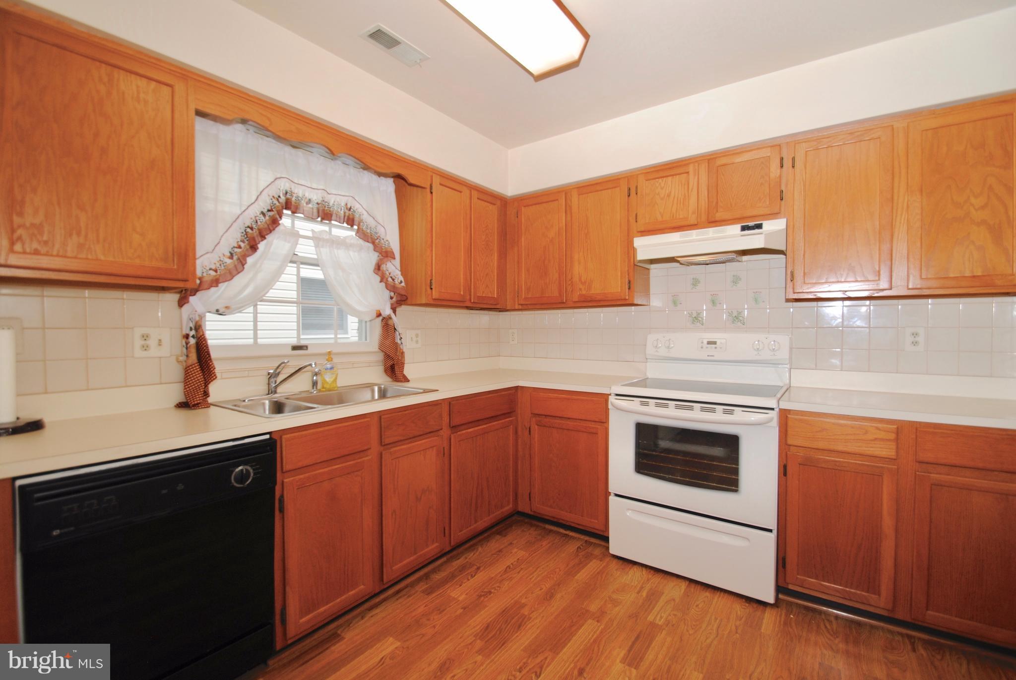 879 Rudder Way Annapolis, MD 21401 - Photo 9 of 29 Updated Kitchen