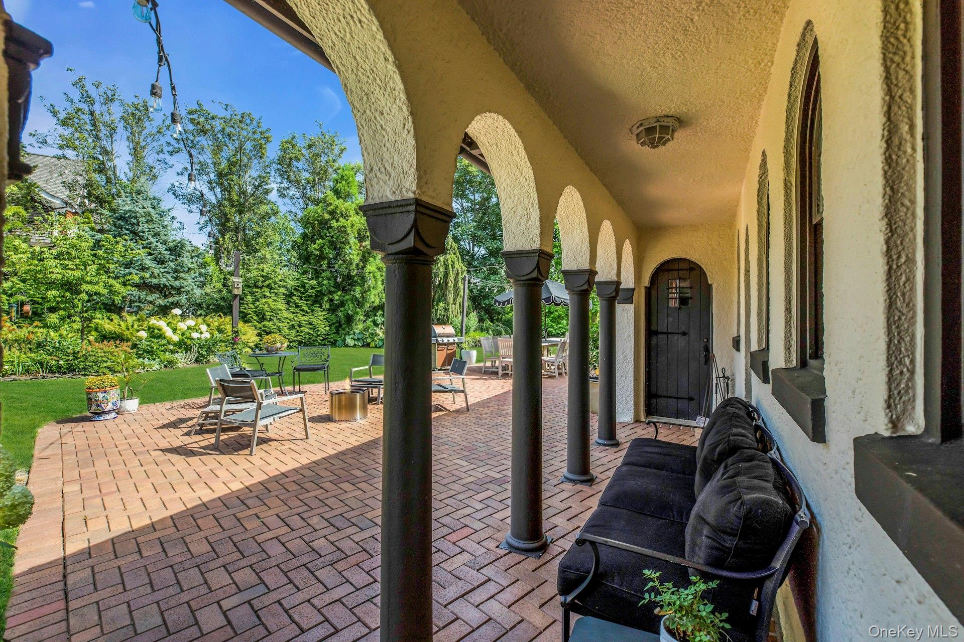 259 Lakeview Avenue West Brightwaters, NY 11718 - Photo 14 of 49 a living room filled with furniture and a potted plant