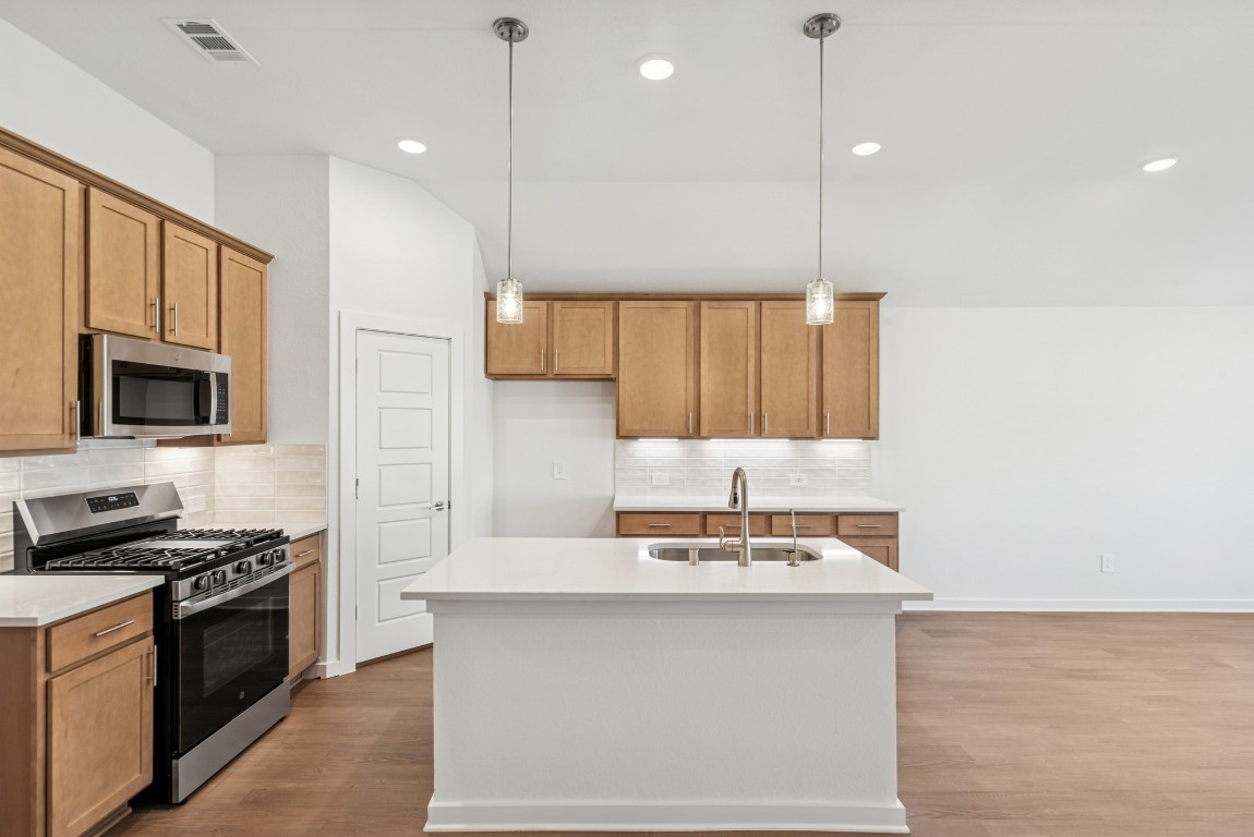 707 Hackberry Branch Magnolia, TX 77354 - Photo 10 of 50