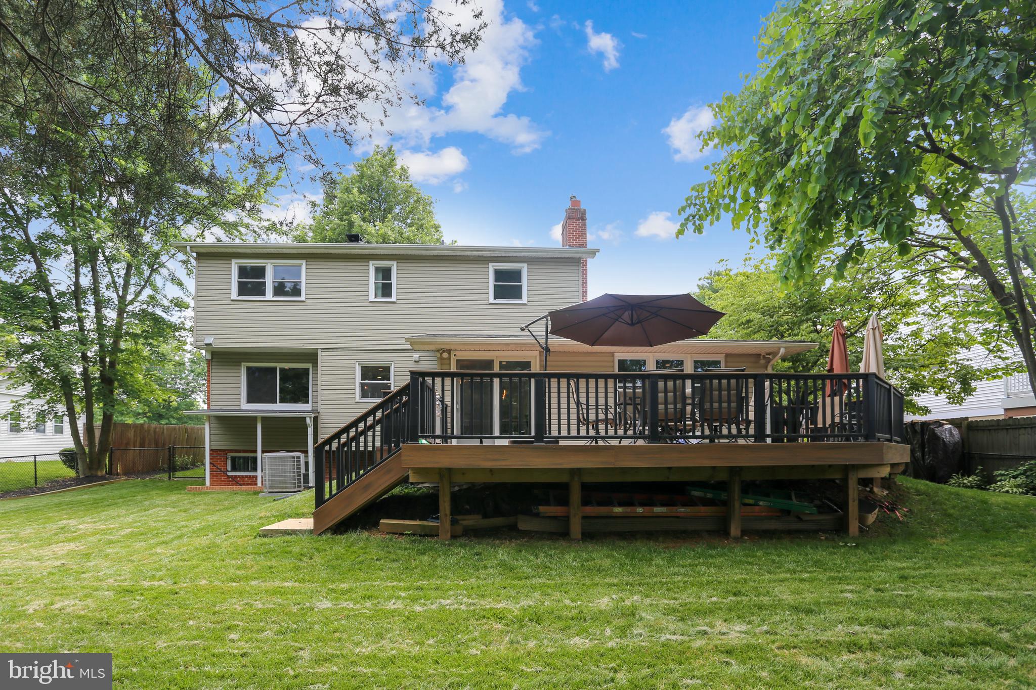 8405 Victory Lane Potomac, MD 20854 - Photo 2 of 30