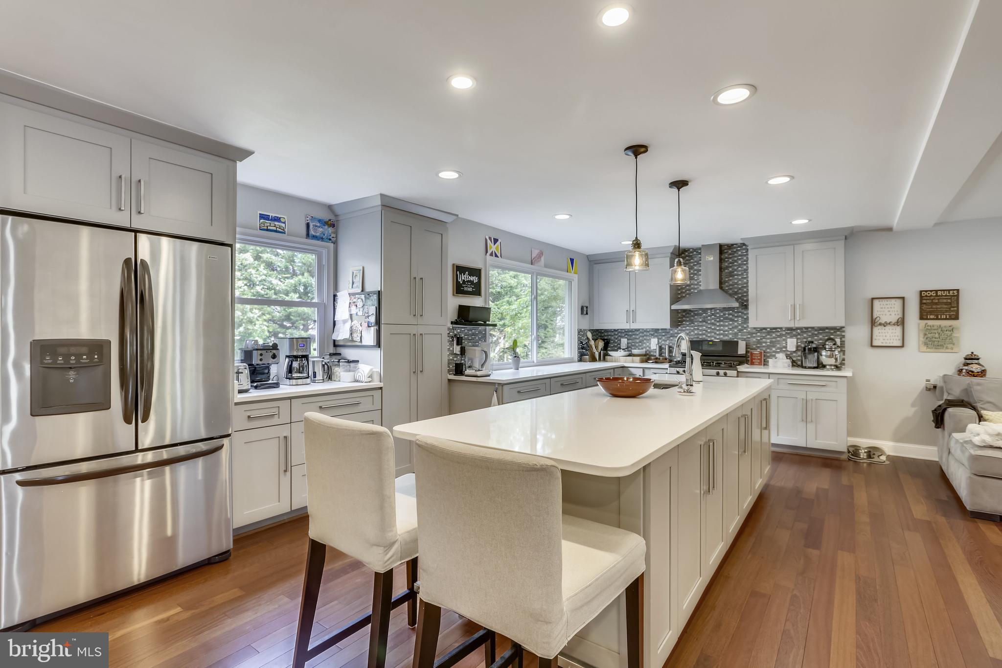 8405 Victory Lane Potomac, MD 20854 - Photo 3 of 30