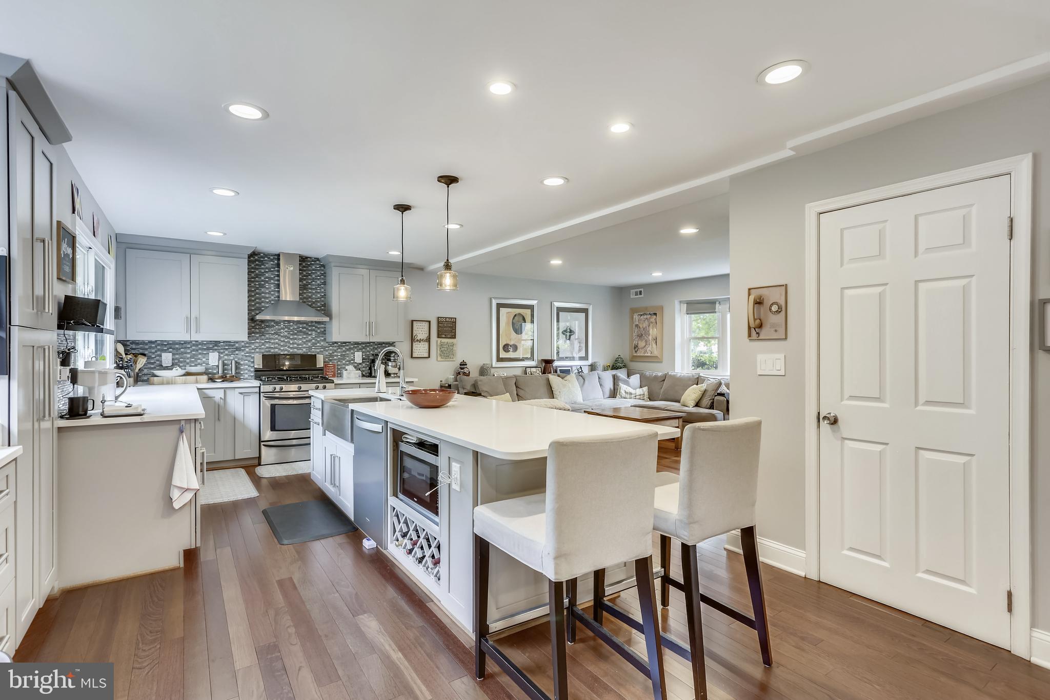 8405 Victory Lane Potomac, MD 20854 - Photo 4 of 30