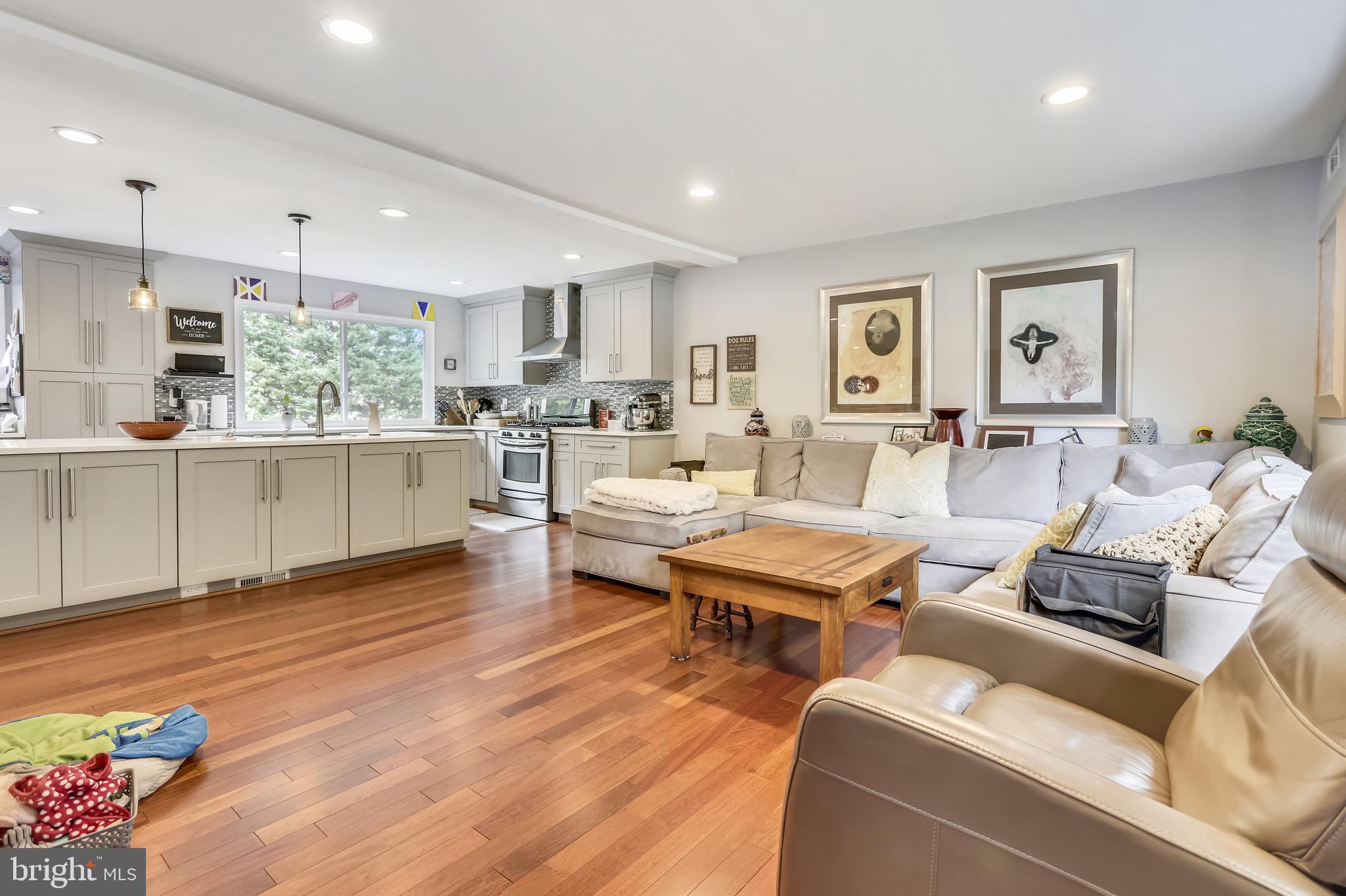 8405 Victory Lane Potomac, MD 20854 - Photo 8 of 30