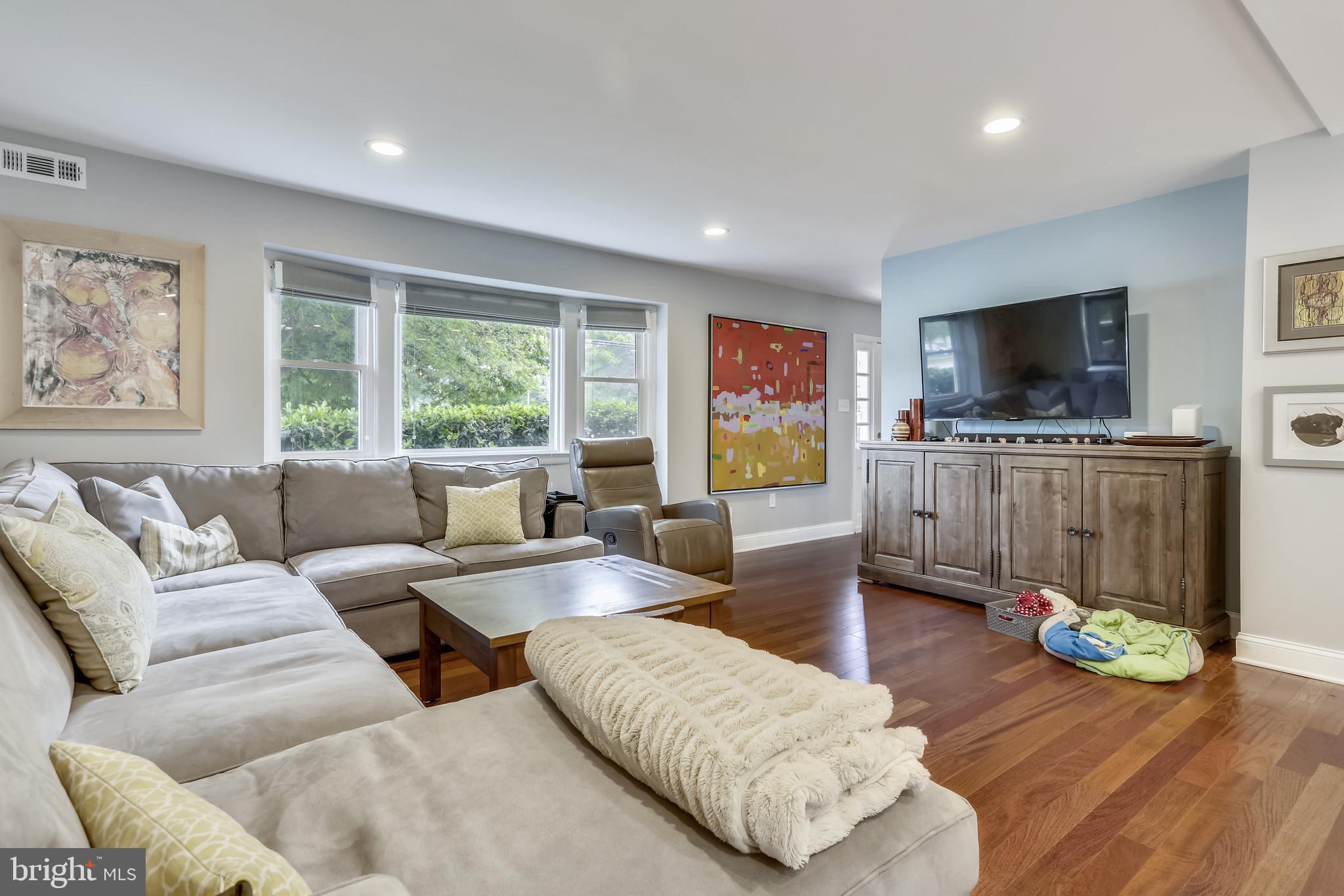 8405 Victory Lane Potomac, MD 20854 - Photo 10 of 30