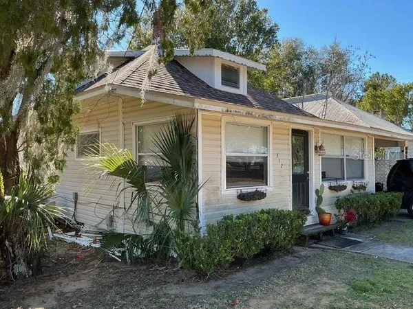 a view of a house with a yard and plants