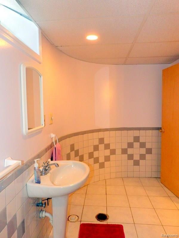 10453 Reeck Road Allen Park, MI 48101 - Photo 60 of 63 102_2199.JPG