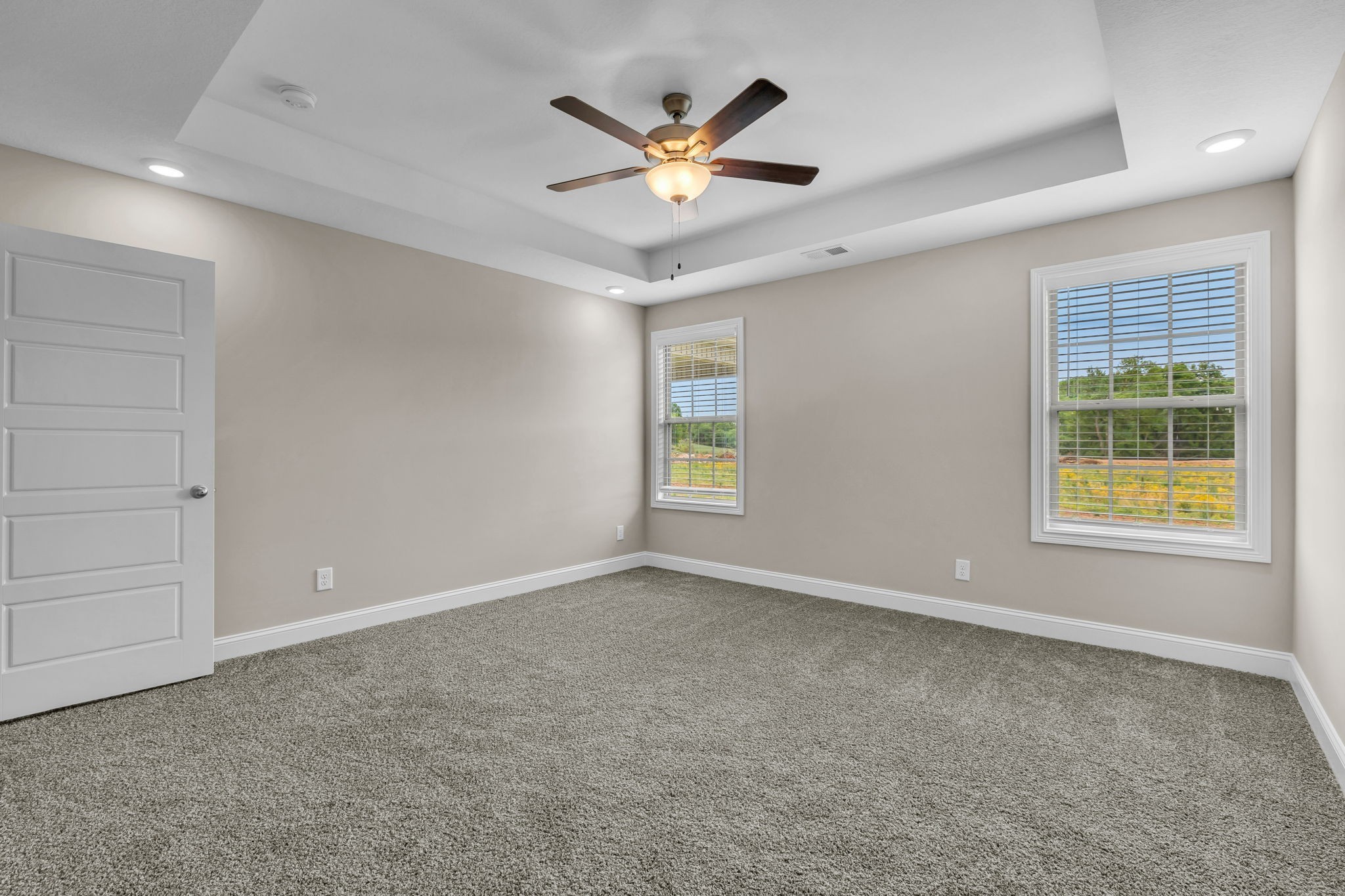 631 Avondale Road Oak Grove, KY 42262 - Photo 26 of 48 an empty room with window and ceiling fan