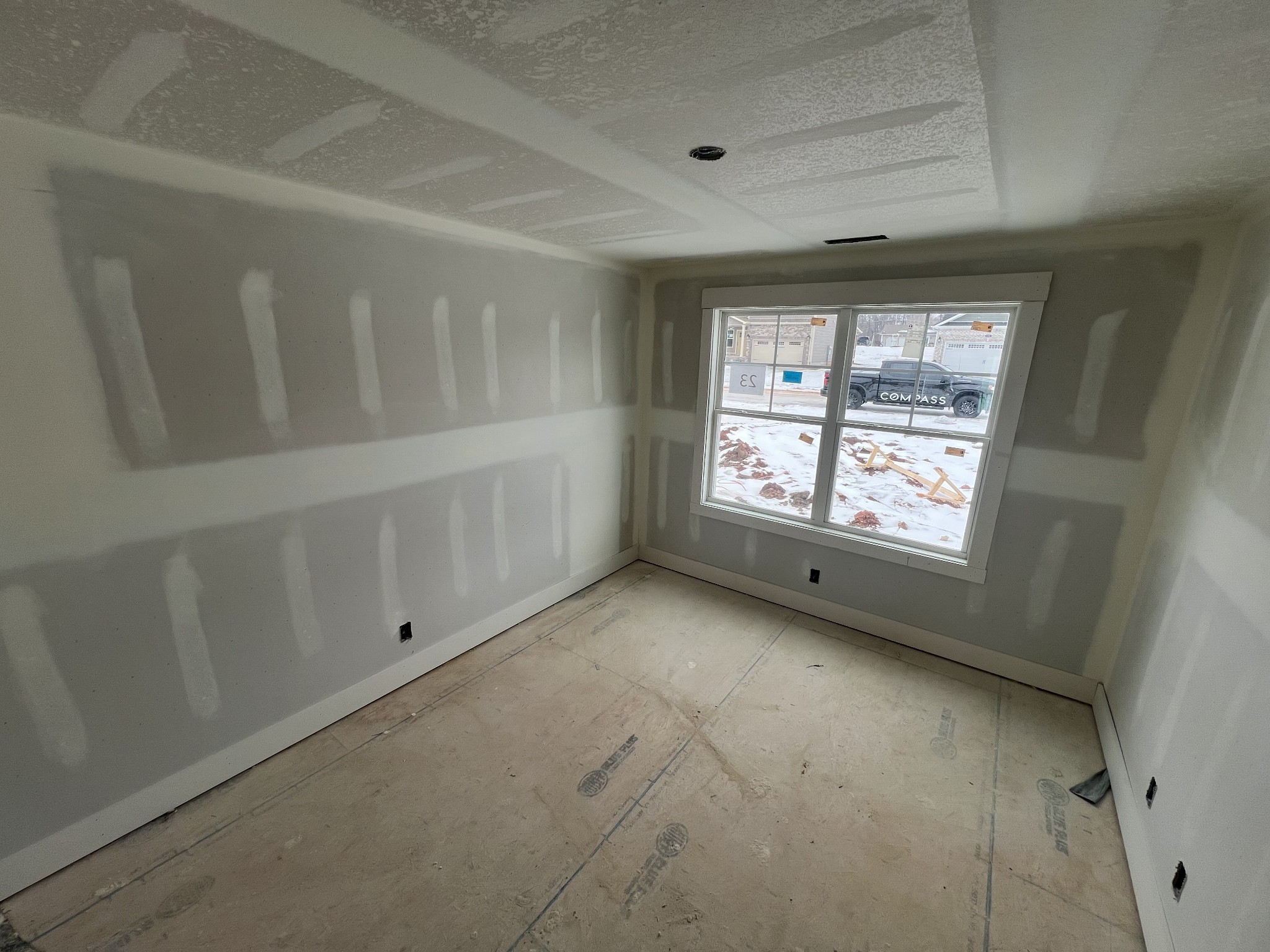 631 Avondale Road Oak Grove, KY 42262 - Photo 47 of 48 an empty room with windows