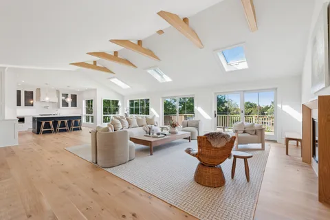 $6,495,000 | 206 Water Hole Road, East Hampton, NY 11937