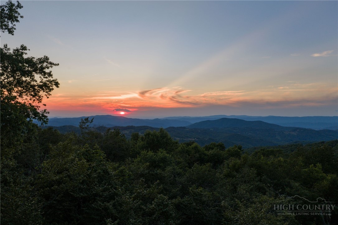 130 Raven Road Beech Mountain, NC 28604 - Photo 3 of 34