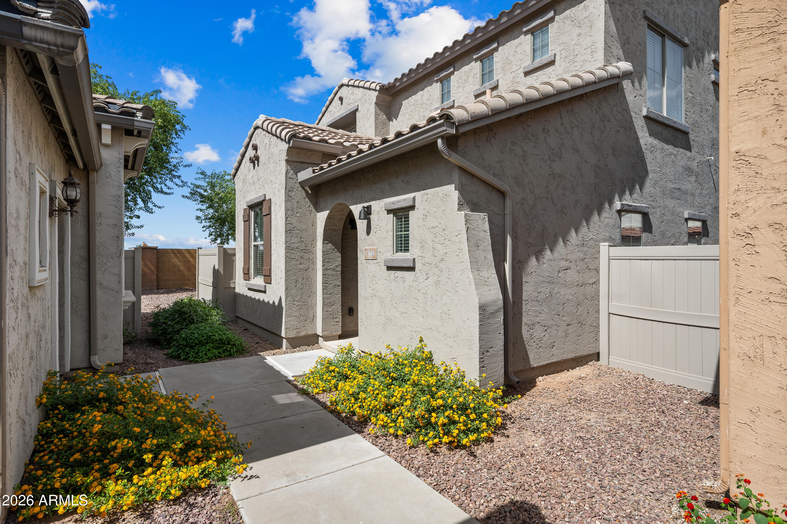 1948 West Davis Road Phoenix, AZ 85023 - Photo 1 of 52 1-1948WDR-ocupix-