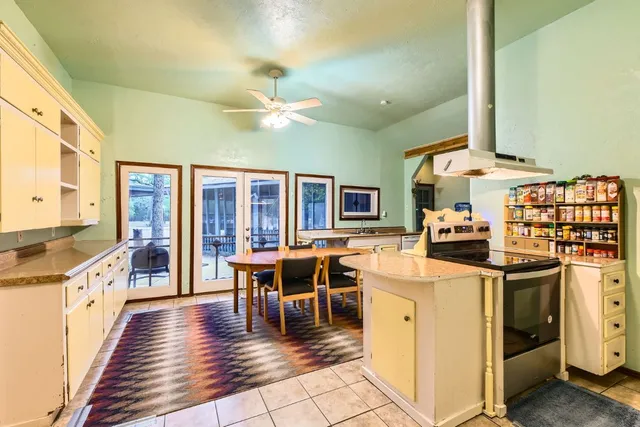 $799,298 | 200 Woodlands Drive, Bastrop, TX 78602