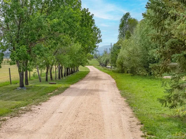 a view of a house with backyard and porch
