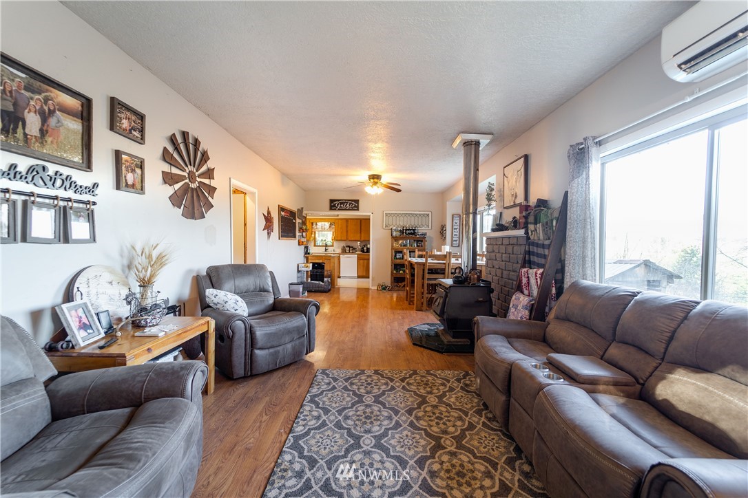 483 Gish Road Onalaska, WA 98570 - Photo 5 of 26 Gallery Image 5