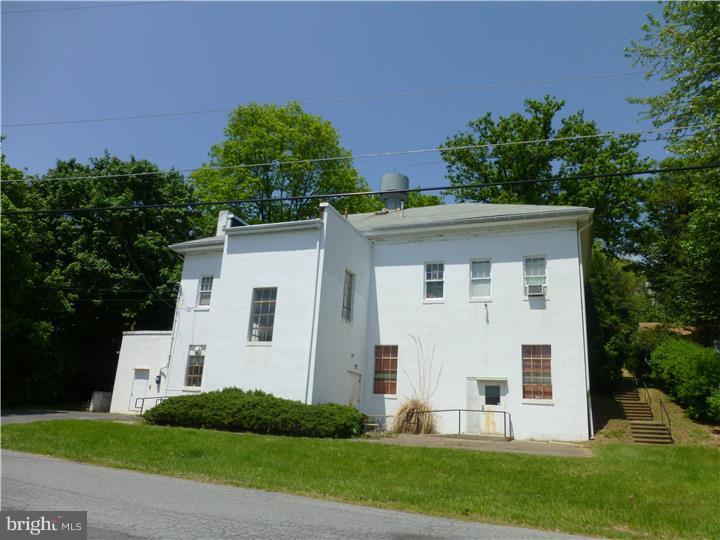 34 Park Road Reading, PA 19609 - Photo 3 of 6 Exterior Back
