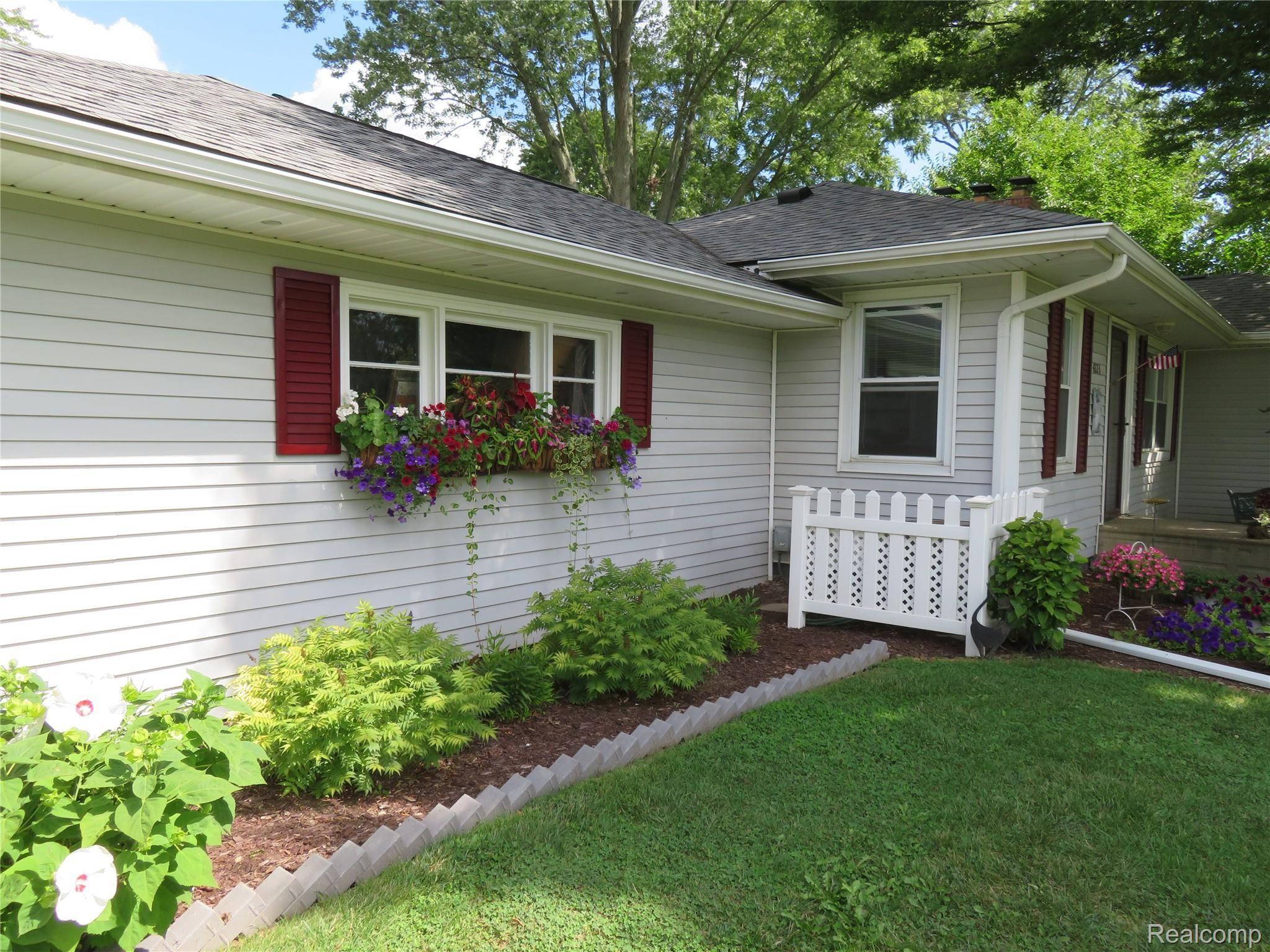 4223 Lapeer Road Burton, MI 48509 - Photo 26 of 30 IMG_0409.JPG