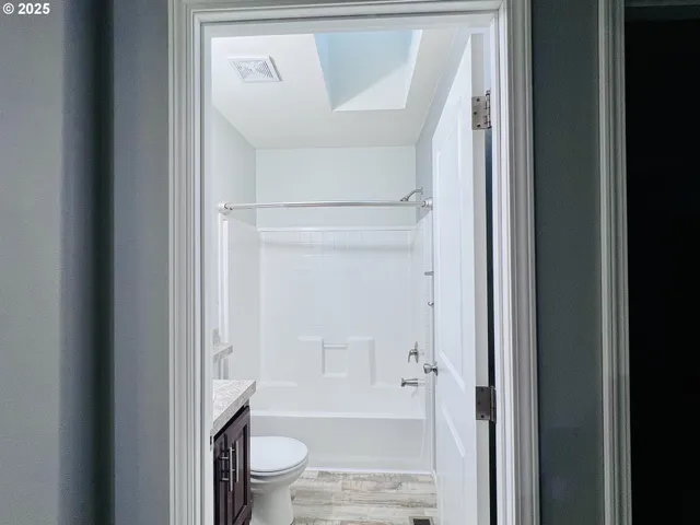 a view of room with window and ceiling fan