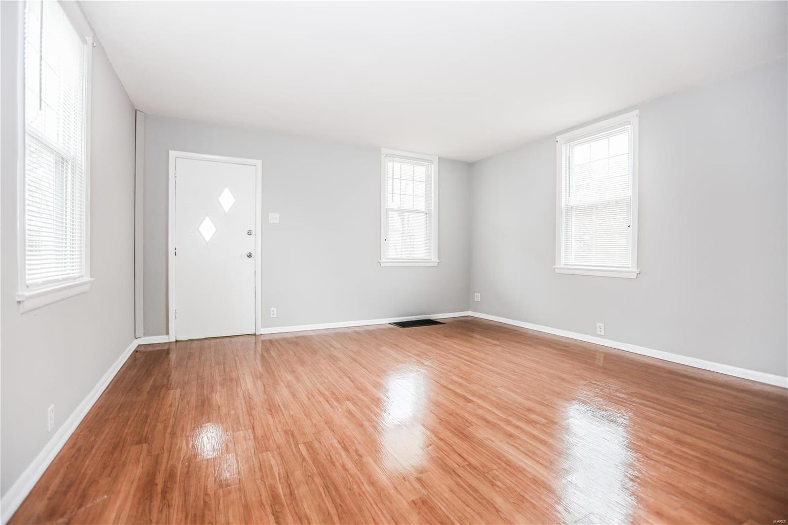 610 Military Road St. Louis, MO 63125 - Photo 3 of 31 Gallery Image 3