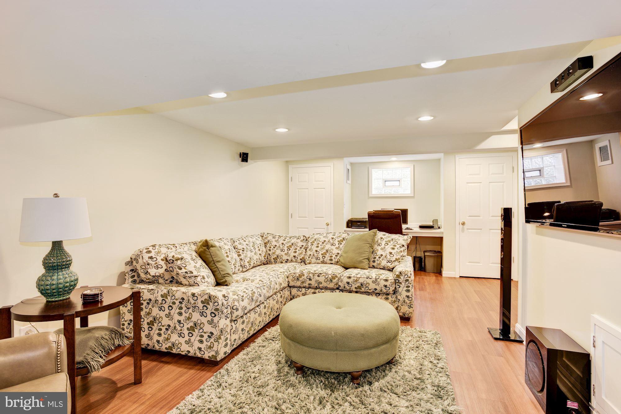 31 Dungarrie Road Baltimore, MD 21228 - Photo 22 of 35 Family Room