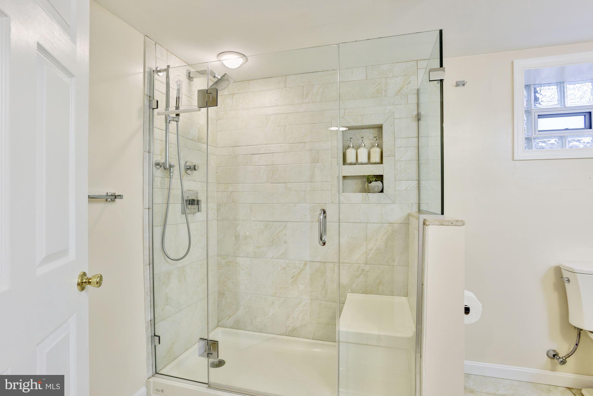 31 Dungarrie Road Baltimore, MD 21228 - Photo 26 of 35 Full Bath