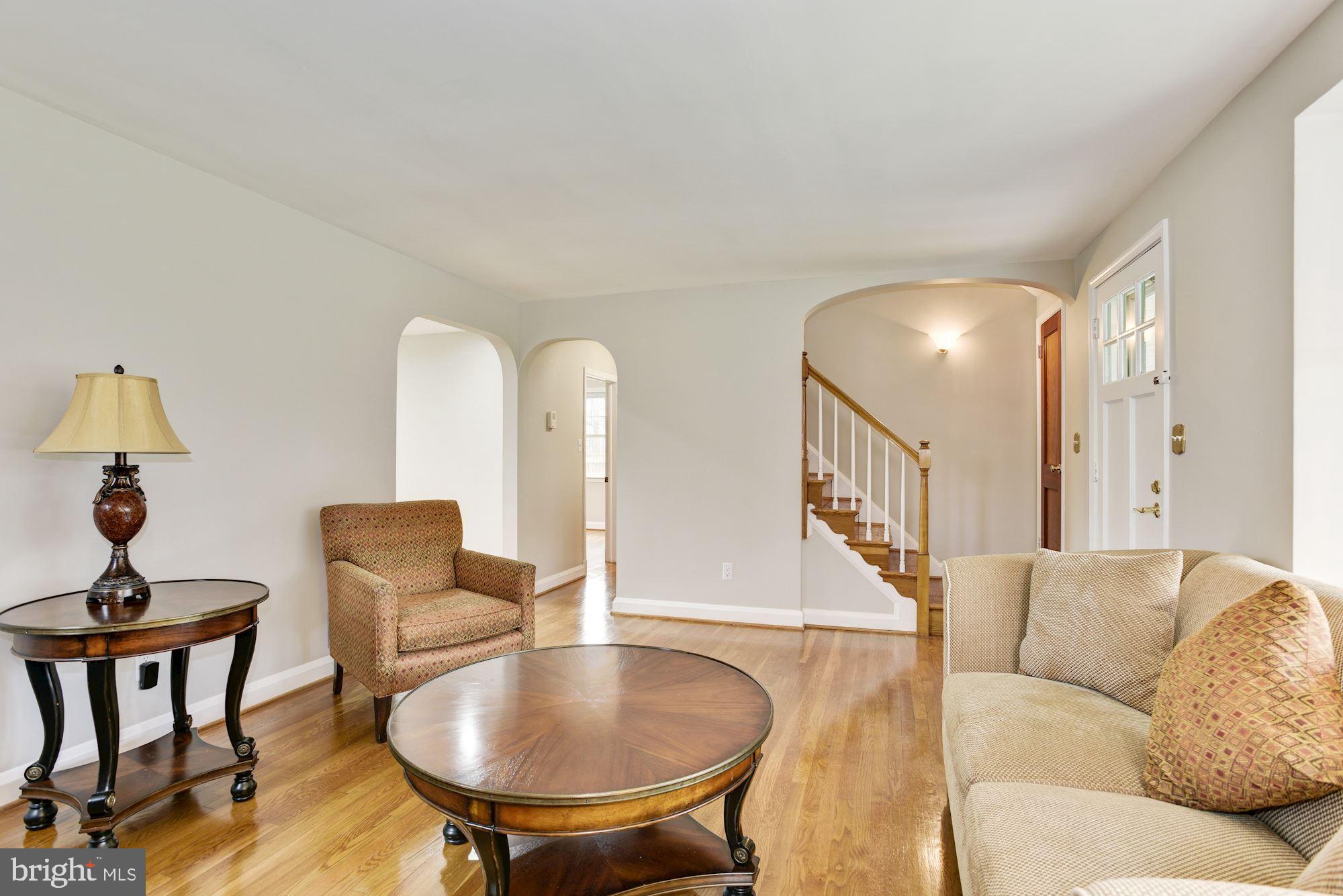 31 Dungarrie Road Baltimore, MD 21228 - Photo 4 of 35 Living Room | Main Entrance