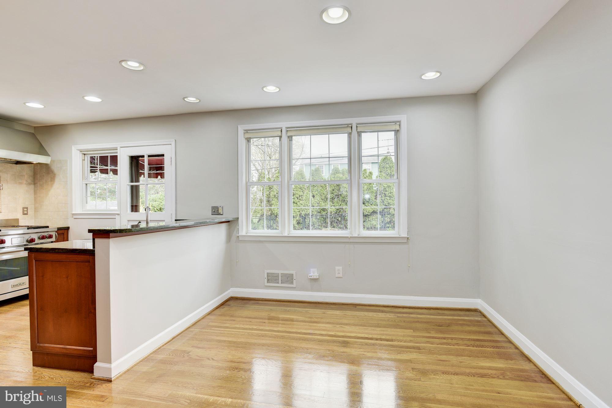 31 Dungarrie Road Baltimore, MD 21228 - Photo 5 of 35 Eat-In Kitchen
