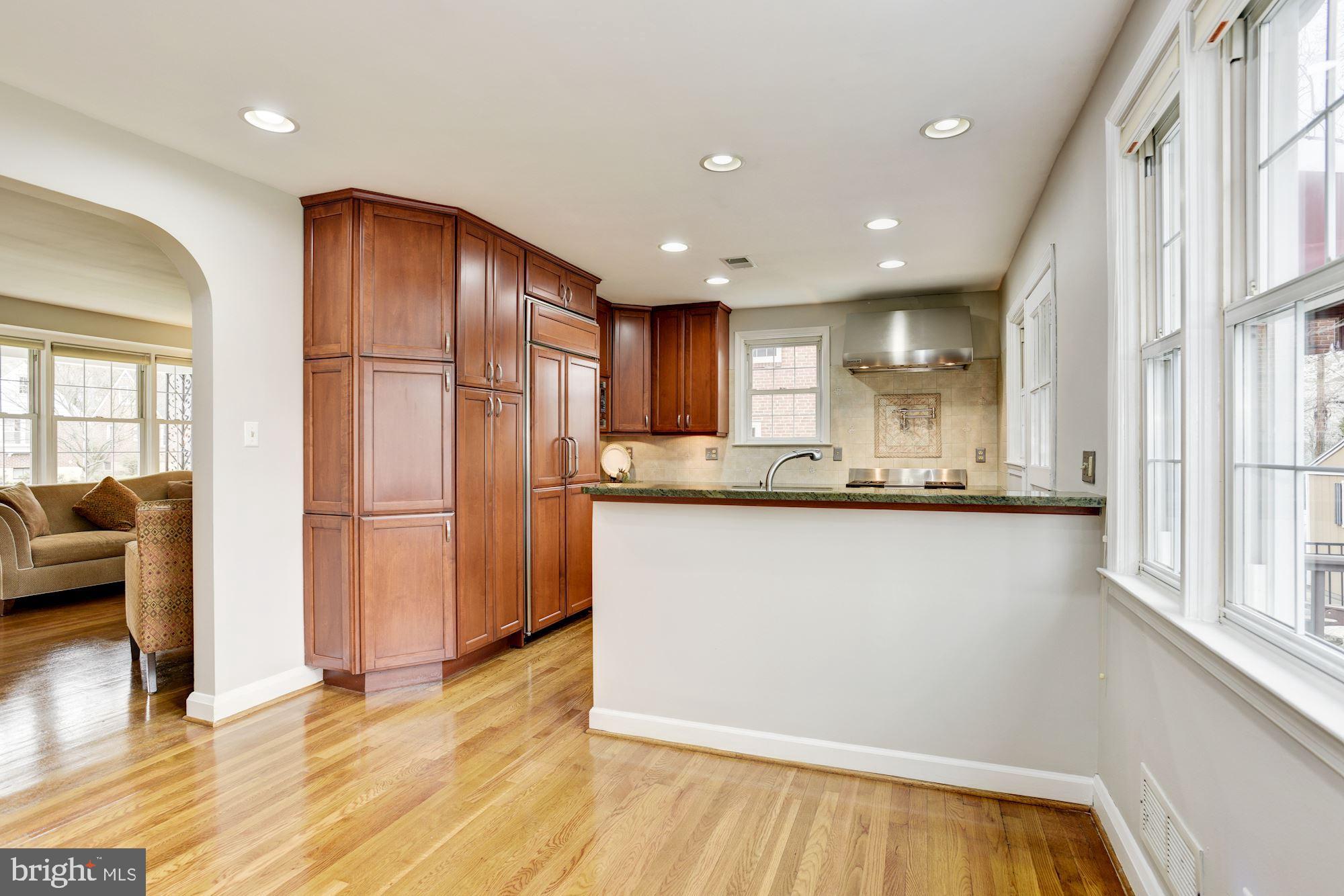 31 Dungarrie Road Baltimore, MD 21228 - Photo 6 of 35 Eat-In Kitchen