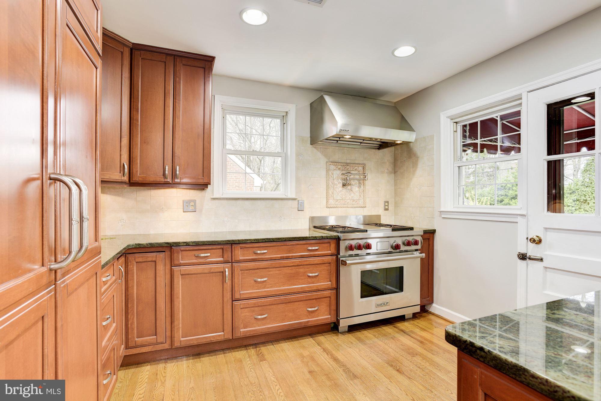 31 Dungarrie Road Baltimore, MD 21228 - Photo 7 of 35 Eat-In Kitchen
