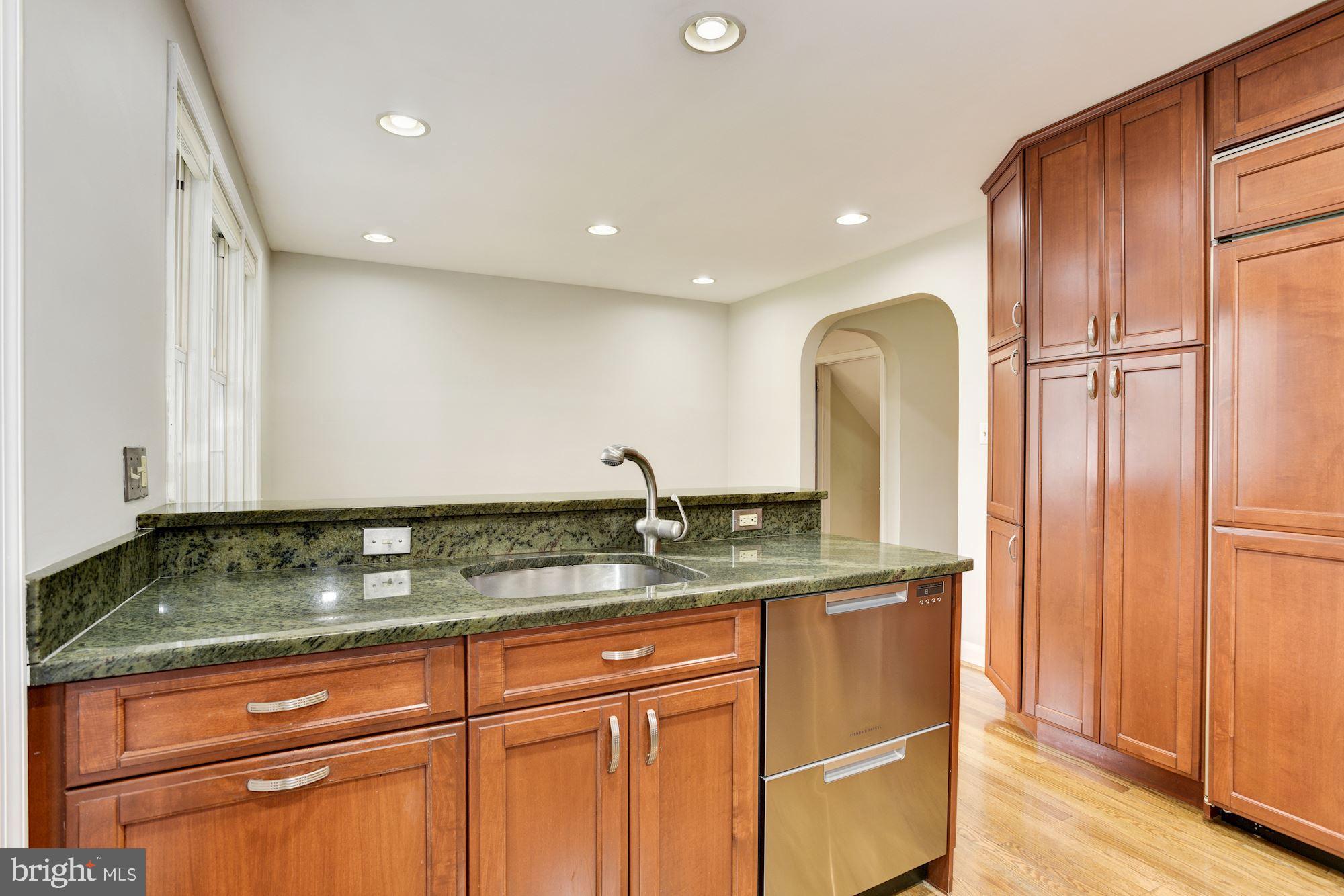 31 Dungarrie Road Baltimore, MD 21228 - Photo 9 of 35 Eat-In Kitchen