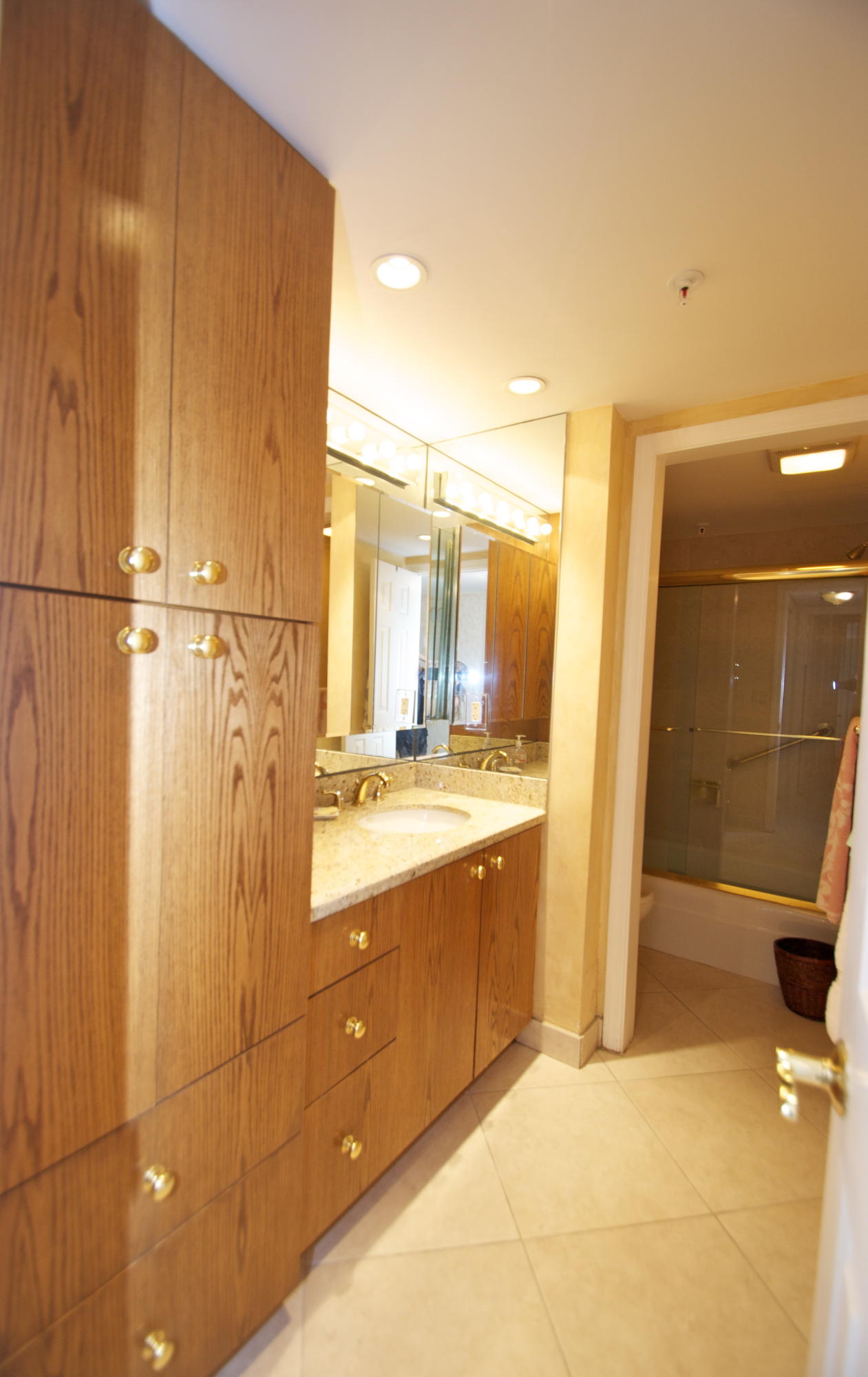 899 Jeffery Street, Unit 115 Boca Raton, FL 33487 - Photo 12 of 29 BATHROOM 1