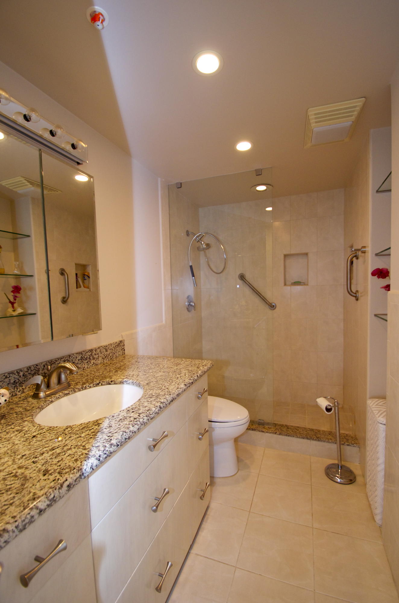 899 Jeffery Street, Unit 115 Boca Raton, FL 33487 - Photo 13 of 29 BATHROOM 2