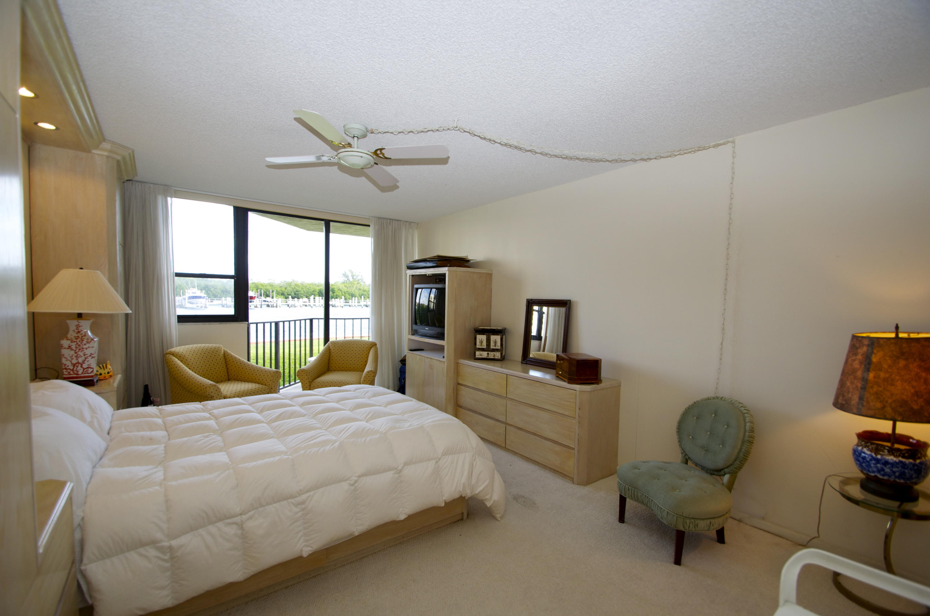 899 Jeffery Street, Unit 115 Boca Raton, FL 33487 - Photo 15 of 29 MASTER BEDROOM