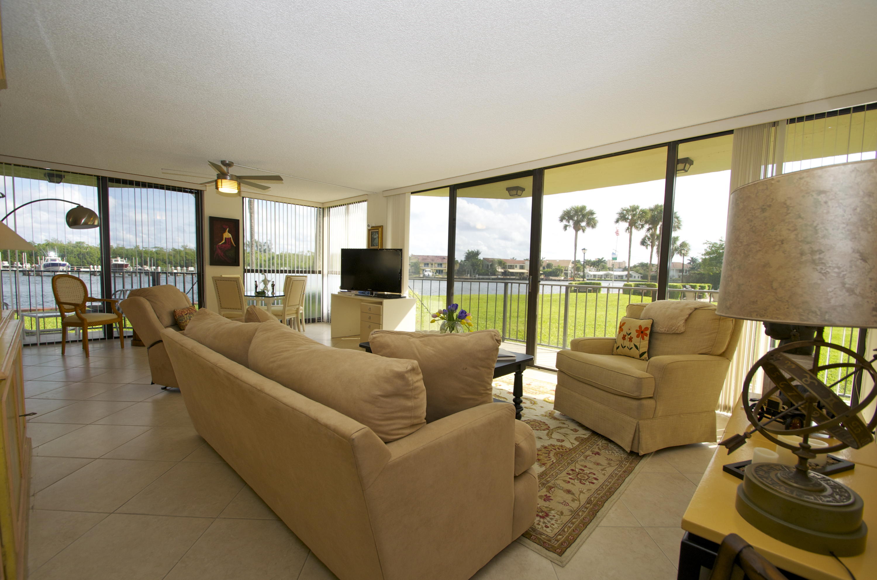 899 Jeffery Street, Unit 115 Boca Raton, FL 33487 - Photo 3 of 29 LIVING ROOM