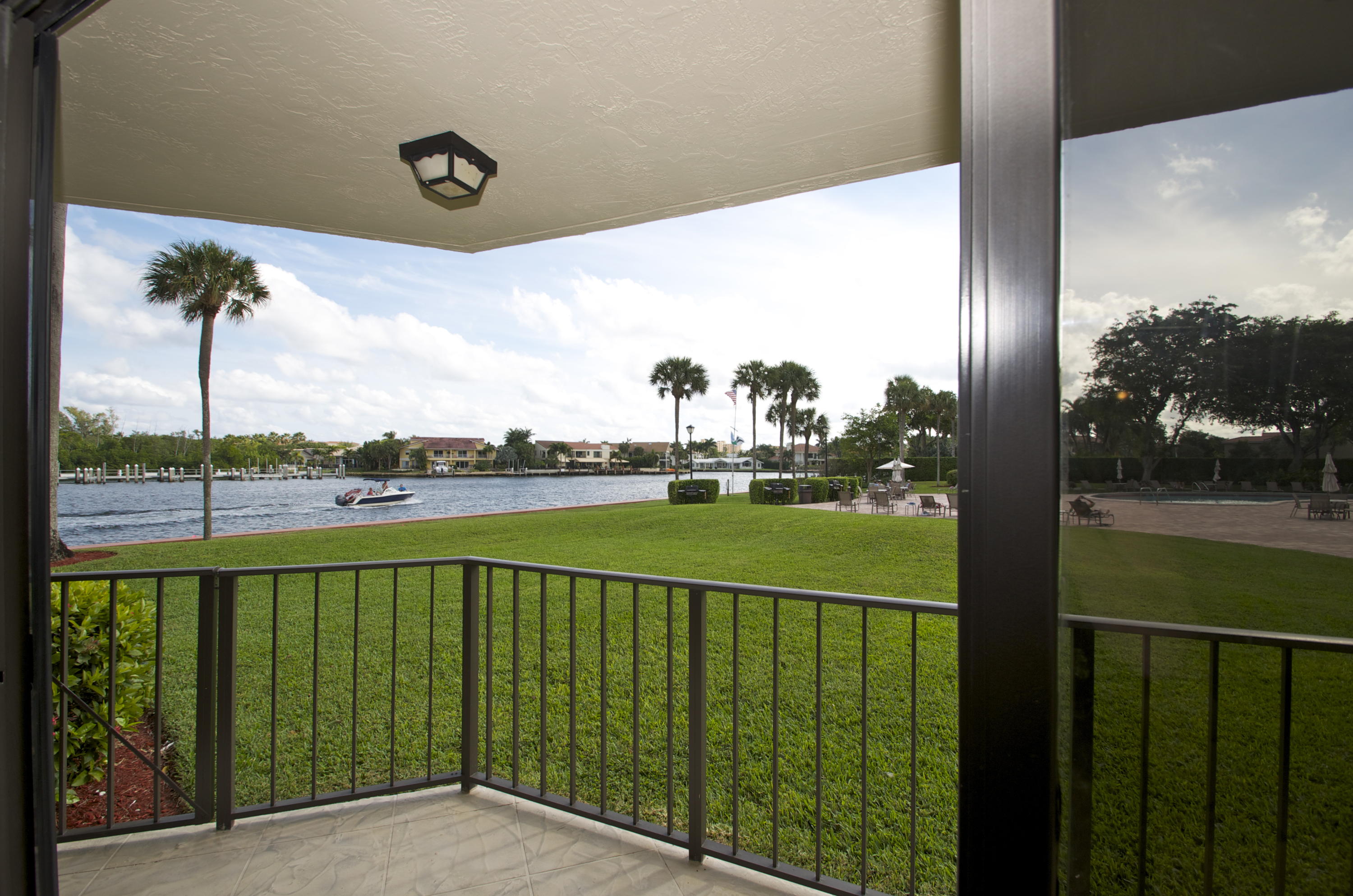 899 Jeffery Street, Unit 115 Boca Raton, FL 33487 - Photo 6 of 29 PORCH/VIEW