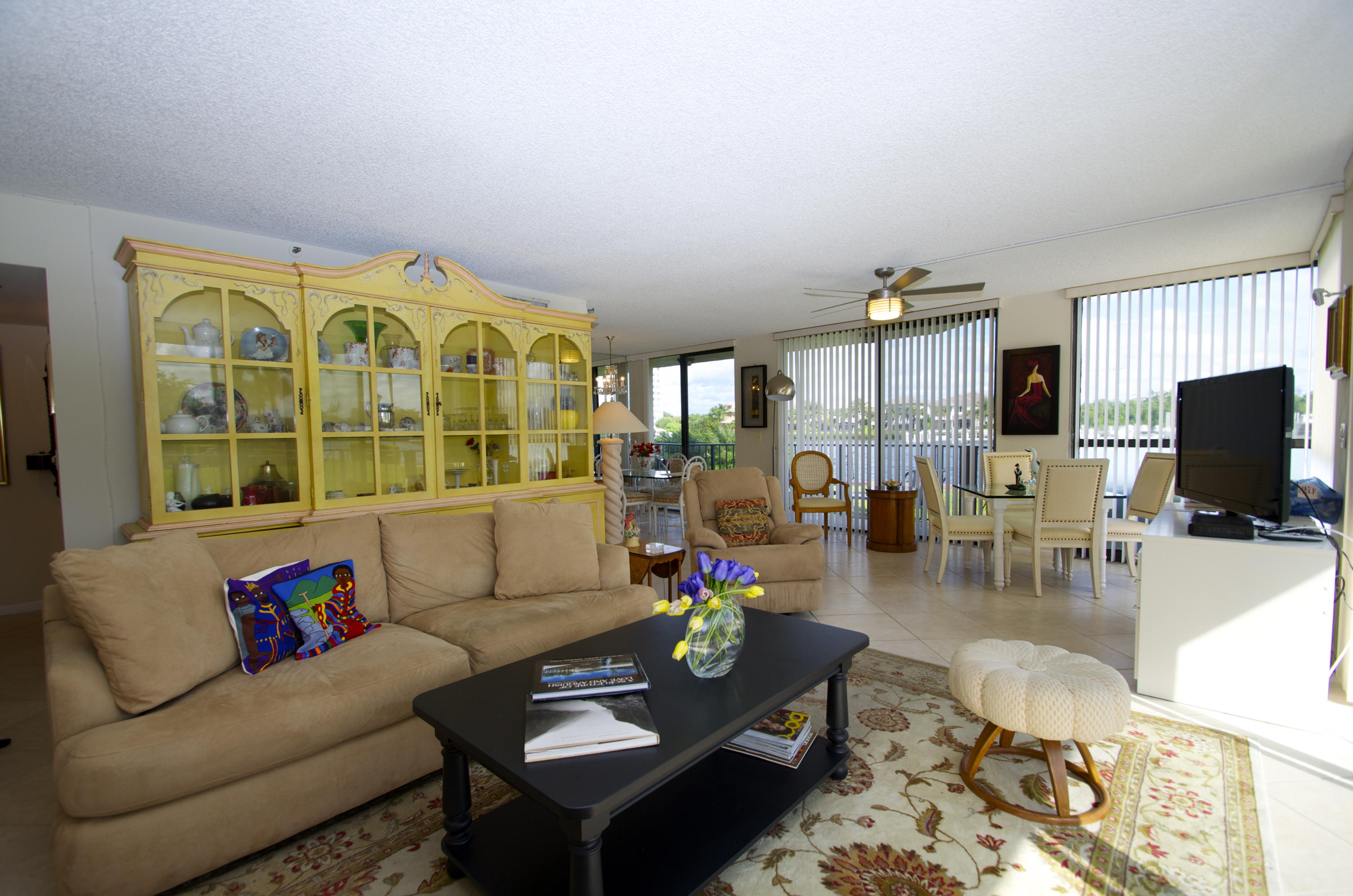 899 Jeffery Street, Unit 115 Boca Raton, FL 33487 - Photo 7 of 29 LIVING ROOM