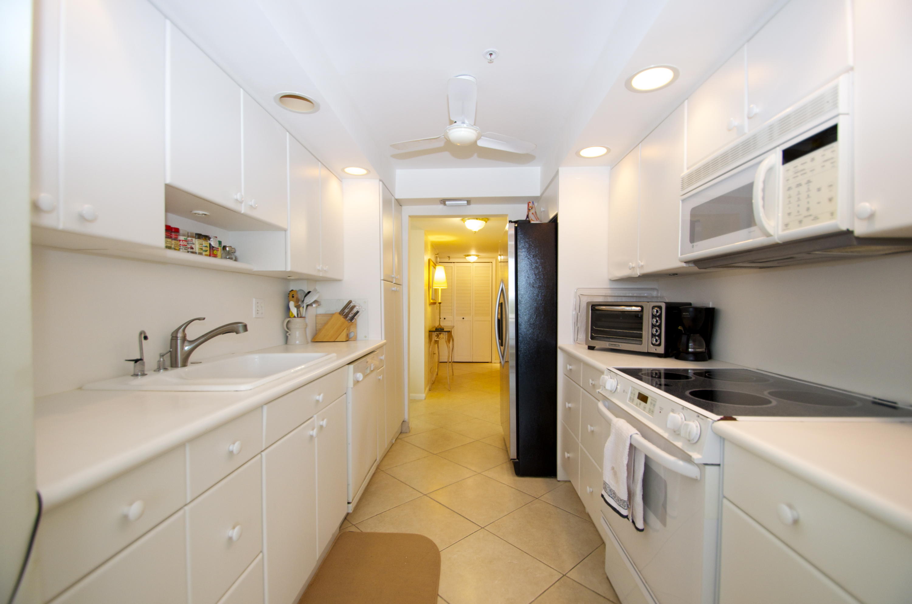 899 Jeffery Street, Unit 115 Boca Raton, FL 33487 - Photo 9 of 29 KITCHEN