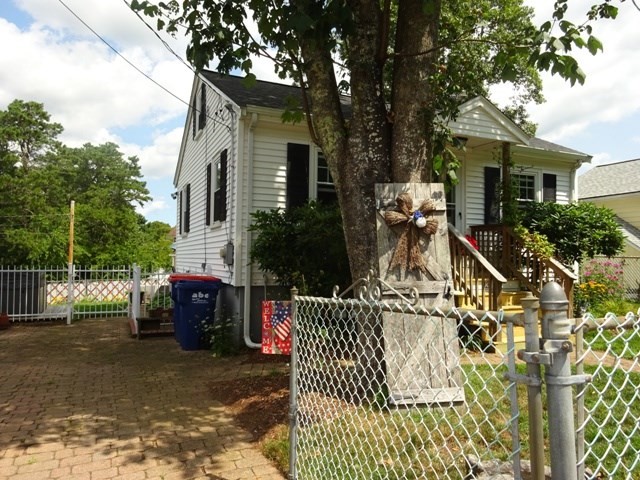 13 Salt Works Road Wareham, MA 02532 - Photo 2 of 42