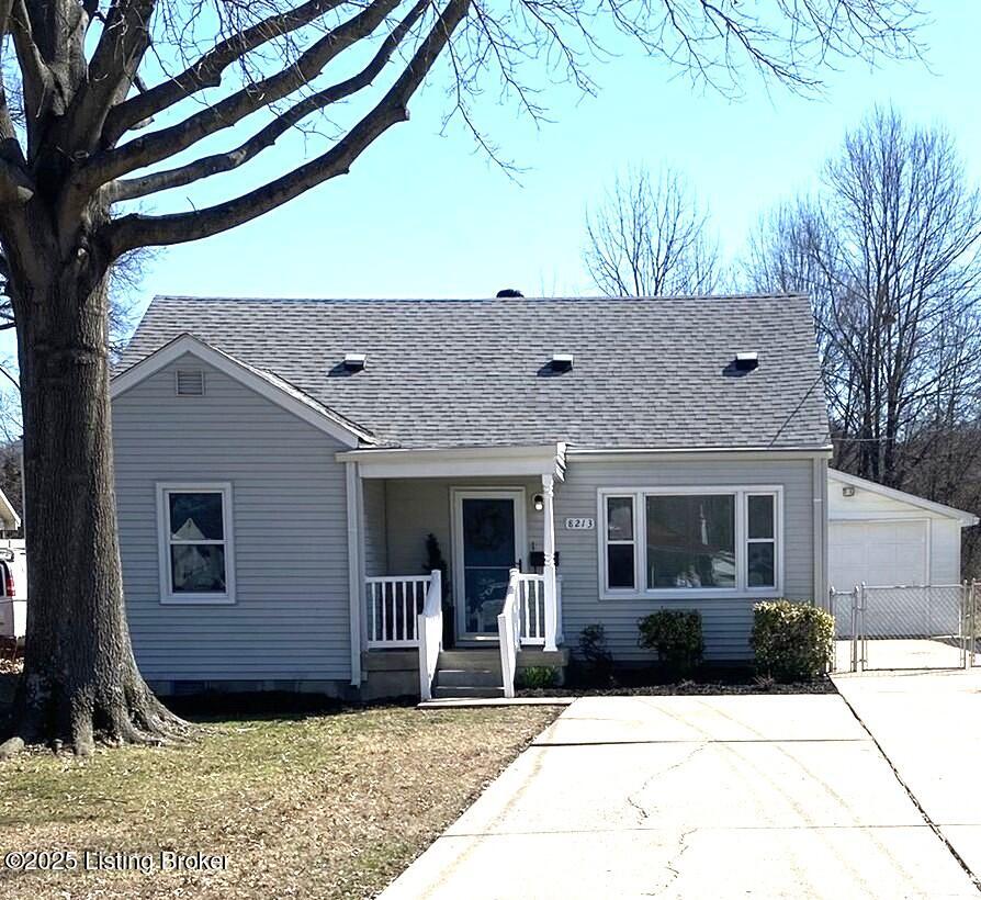 8213 Kerry Road Louisville, KY 40258 - Photo 1 of 36 zoom front