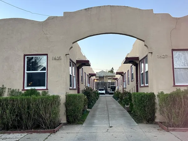 $1,750 | 1627 Fairview Street, Unit B, Berkeley, CA 94703